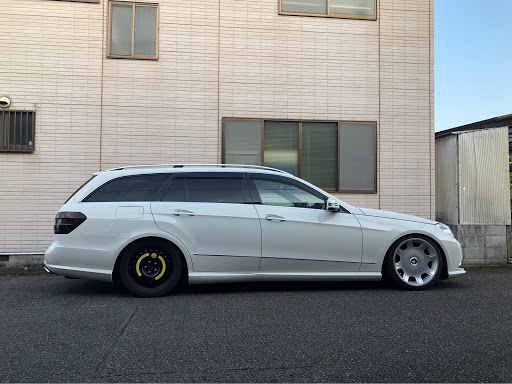 メルセデス ベンツ Eクラス ステーションワゴンを華麗にカスタム By また古いアメ車に乗りたい人 けんけん 2019 07 04 ホイール交換してみましたっ 意外 Cartune
