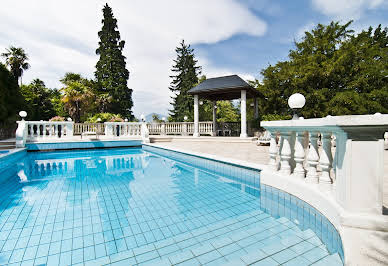 Villa avec piscine et jardin 1