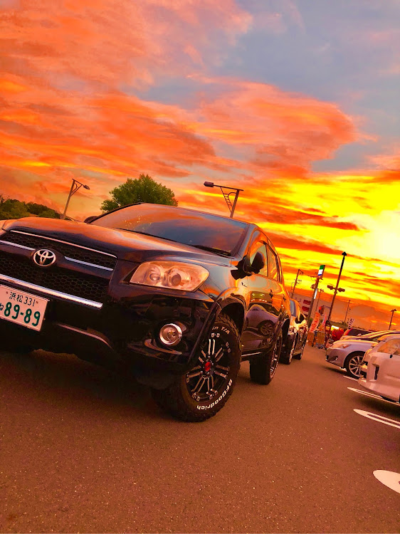 RAV4のレクサスCT・夕日とコラボに関するカスタム事例の投稿画像1枚目