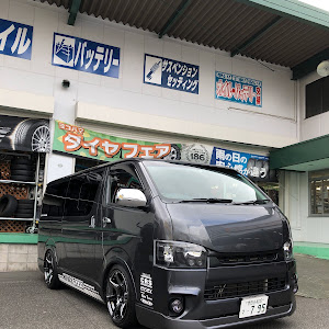 ハイエースバン TRH200V