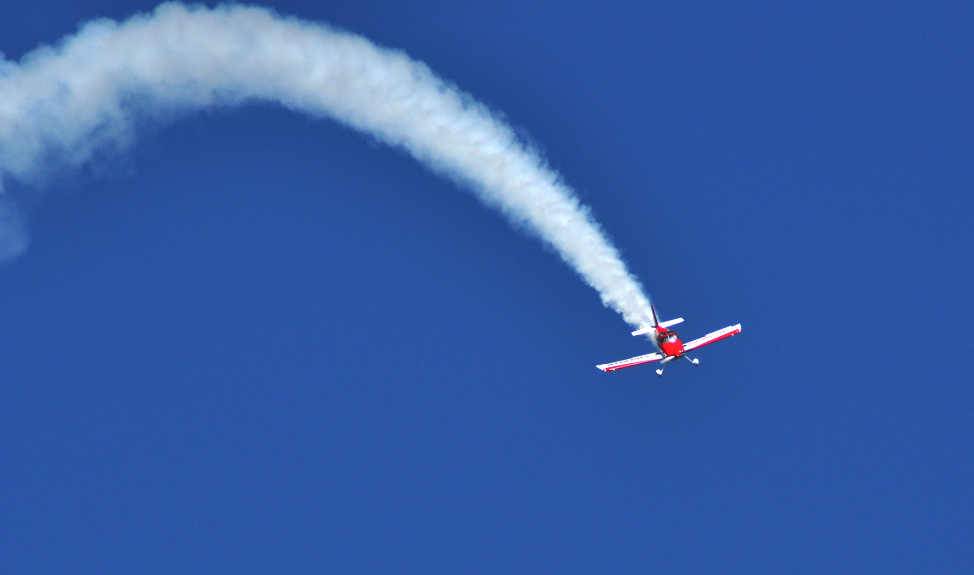 rouge dans le ciel bleu di Zerosedici