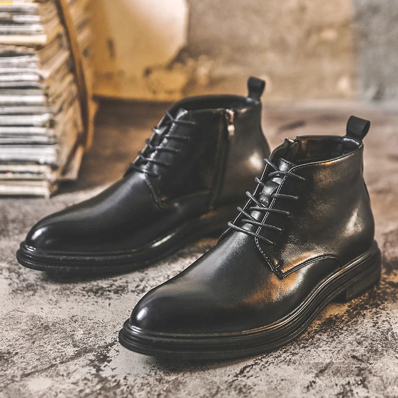 Bottines Martin décontractées pour homme à fermeture éclair et bout pointu, confortables et stylées pour un look tendance.
