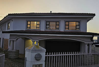 Maison avec piscine et jardin 3