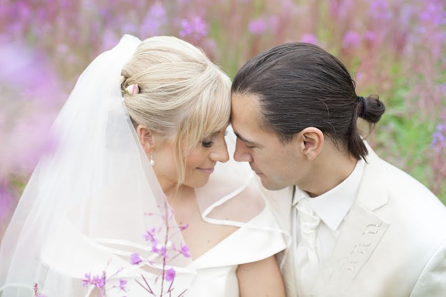 Fotografo di matrimoni Tanja Ferm (tanjametelitsa). Foto del 1 aprile 2019