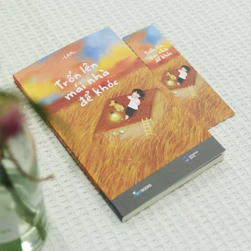 Fahasa - Trốn Lên Mái Nhà Để Khóc - Tặng Kèm Bookmark