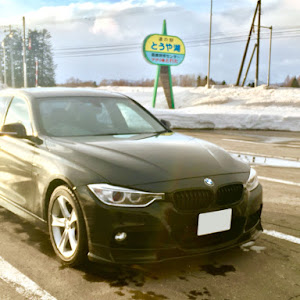 320i