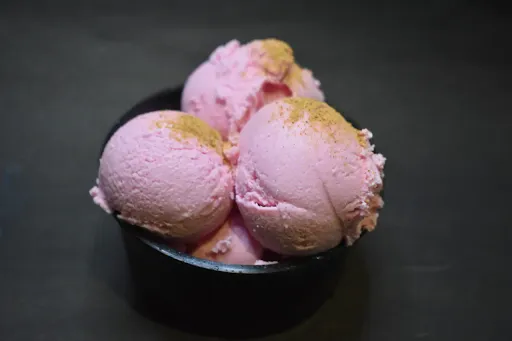 Strawberry Ice Cream [350 Grams]