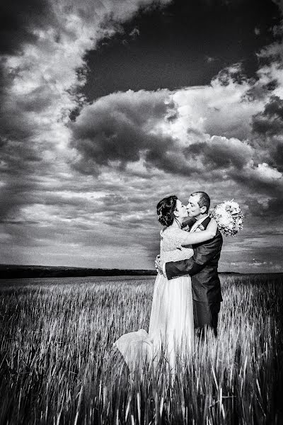 Wedding photographer Radim Tesarcik (luminia). Photo of 12 October 2023