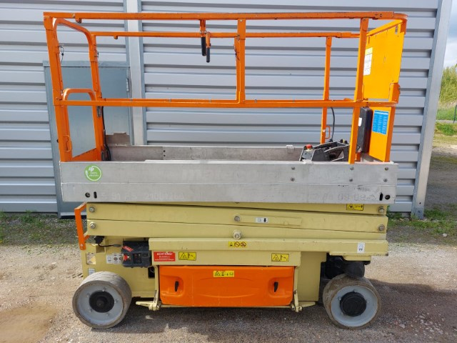 Picture of a JLG 2030ES