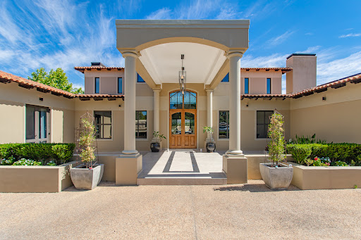 House with pool and garden 4