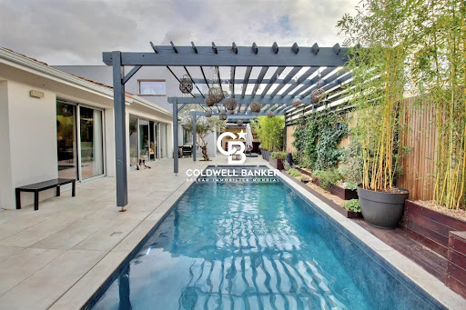House with pool 2