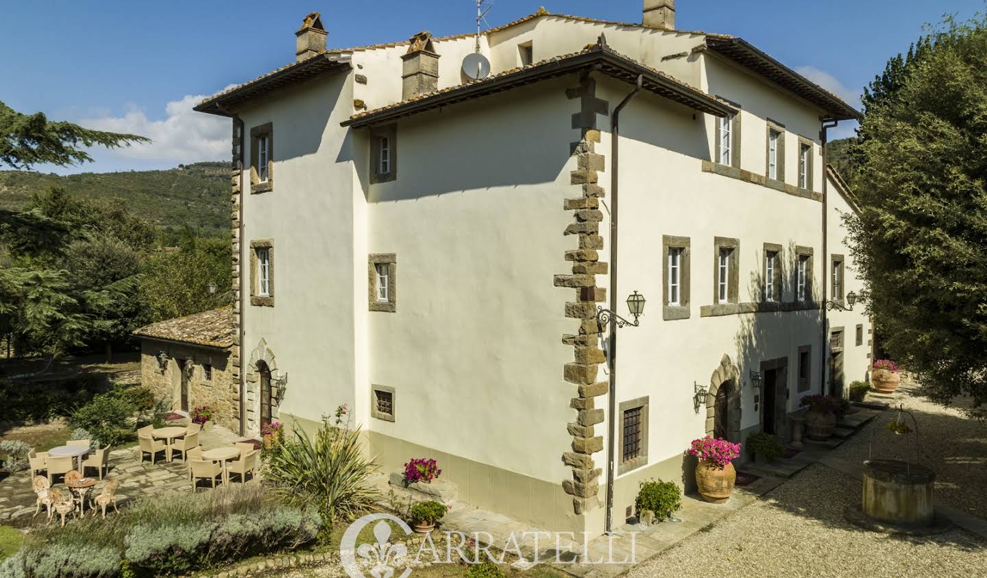 Villa with pool and garden Cortona