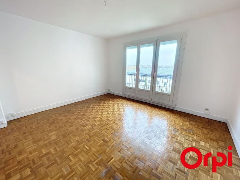 Vente appartement 3 pièces 63 m² à Bourges (18000), 81 750 €