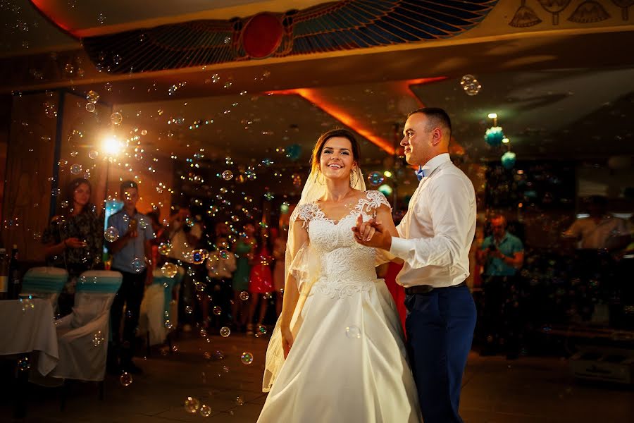 Fotógrafo de casamento Elena Metelica (elenandroma). Foto de 16 de julho 2017