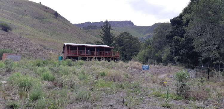 Mnyameni hut shelters below the ridge of Hog 3.