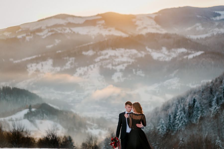 Fotógrafo de casamento Yuliya Timofeeva (artx). Foto de 13 de dezembro 2017