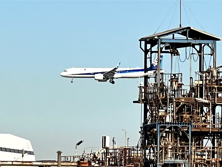 マコと真っ赤な騎士さんが投稿した飛行機撮影・ANA・羽田空港上空・レア写真ゲット・大空に翔けに関するカスタム事例の投稿画像1枚目