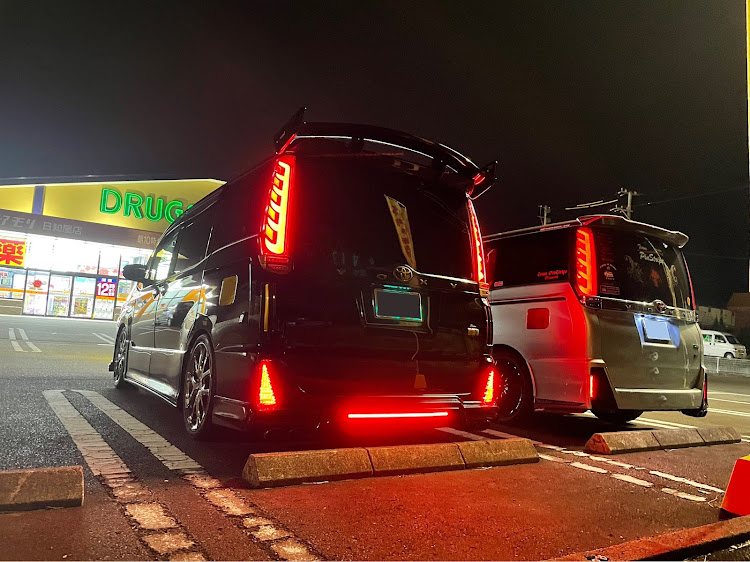 ヴォクシーのチームピンスト・No.001・ROWEN・メテオコラボに関するカスタム事例の投稿画像6枚目