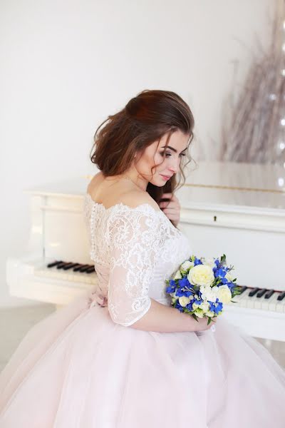 Wedding photographer Ekaterina Buneeva (ekaterinabuneeva). Photo of 15 December 2017