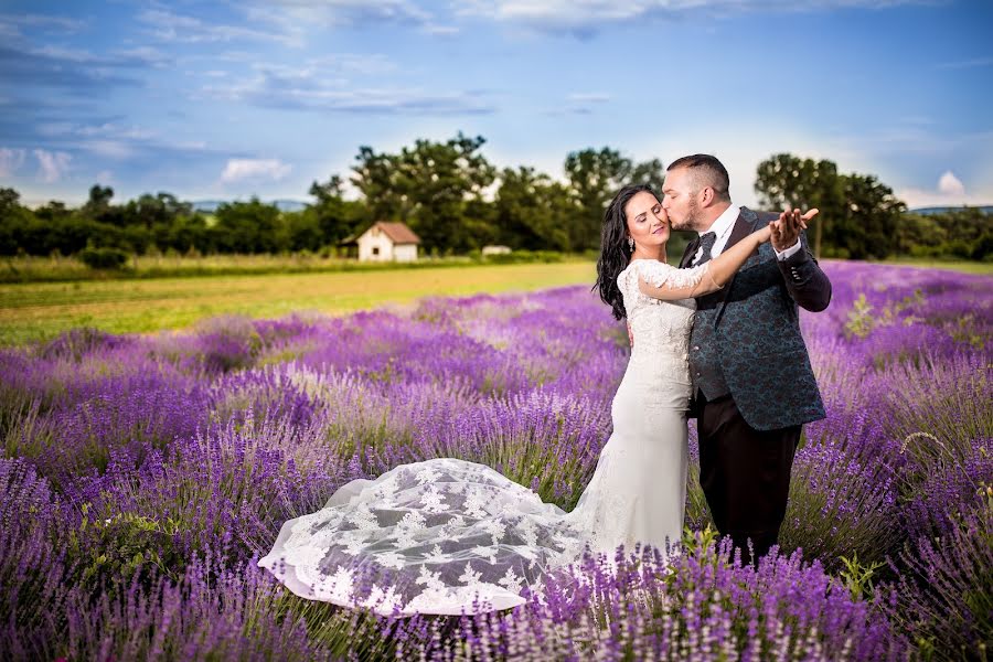 Fotógrafo de casamento Claudiu Mercurean (mercureanclaudiu). Foto de 11 de junho 2018