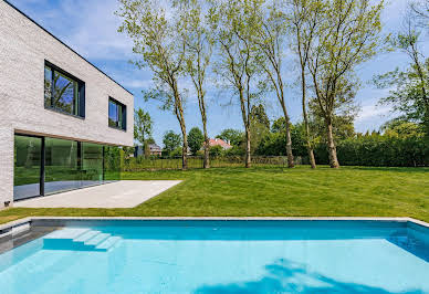 Villa with pool 2