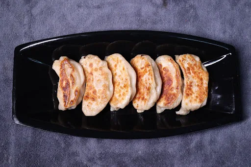 Himalayan Chicken Pan Fried Momo [ 8 Pieces ]