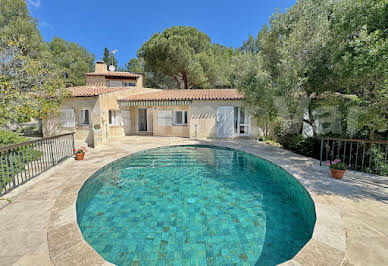 Maison avec piscine et terrasse 4