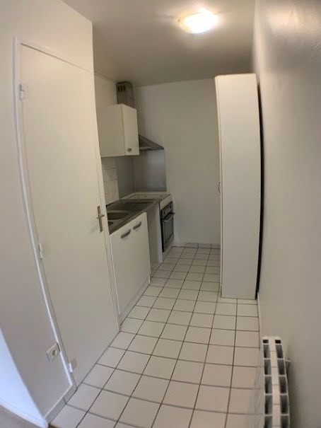 Location  appartement 1 pièce 32 m² à Noisy-le-Grand (93160), 692 €