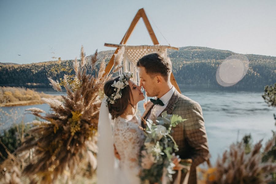 Wedding photographer Evgeniy Konstantinopolskiy (photobiser). Photo of 19 November 2019