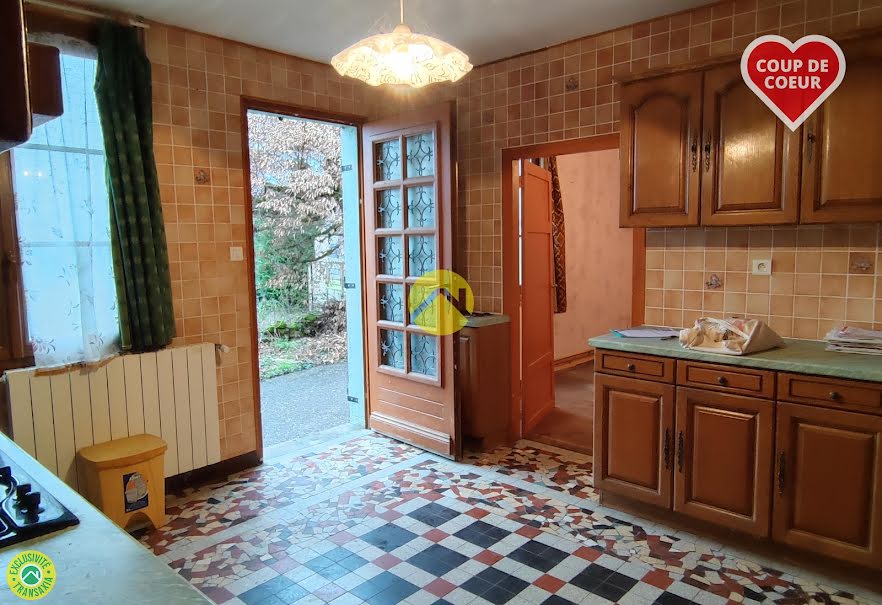 Vente maison 5 pièces 100 m² à La Guerche-sur-l'Aubois (18150), 99 000 €