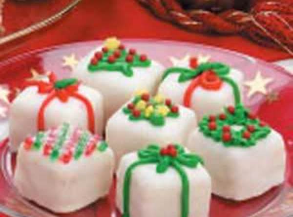 Petits Fours Christmas Presents_image
