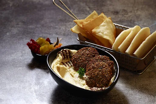 Lebanese Hummus With Falafel (4pcs)