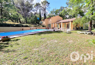 Maison avec piscine et terrasse 17