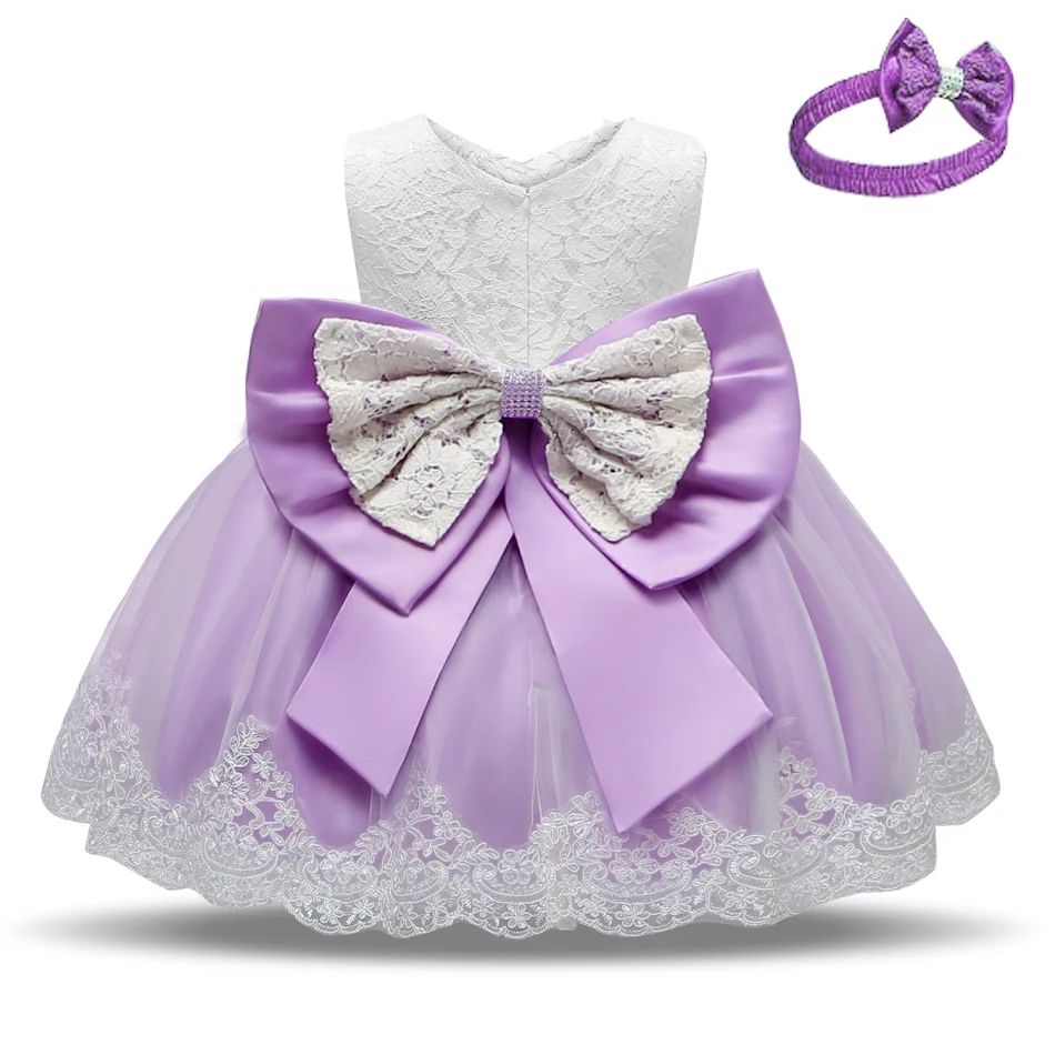 Baby Prinses jurk met strik en kant voor één jaar. Prachtige jurk om de eerste verjaardag van uw kleine meid te vieren. Stijlvol en comfortabel.