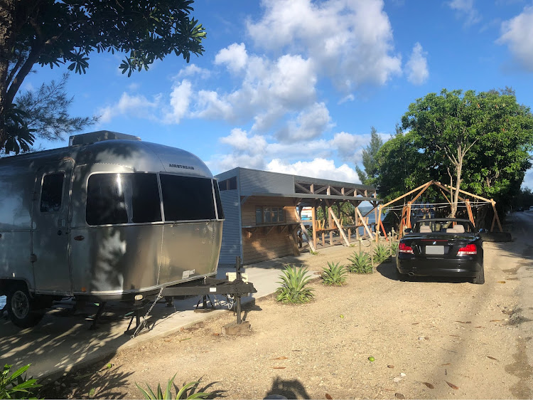 1シリーズ カブリオレの海沿いのカフェパーラー「FIFI PARLOR」・古宇利島ドライブ・羽地内海ドライブ・夜間活動のMercedes・夜のエンダーBMW E87に関するカスタム事例の投稿画像2枚目