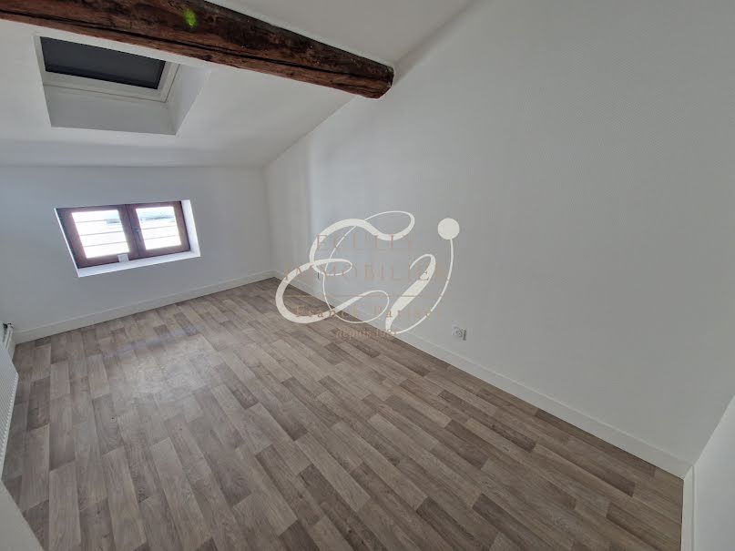 Location  appartement 3 pièces 32.05 m² à Ecully (69130), 850 €