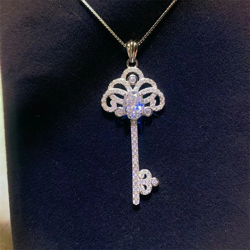 Colar com pingente de chave de moissanite ovalada de 1 quilate para mulheres, brilho e elegância atemporal, presente perfeito para ela.