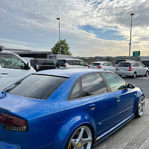 RS4 セダン B7