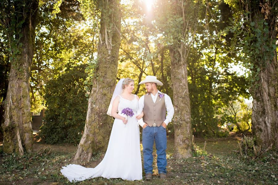 Fotografo di matrimoni Leanne Sim (leannesim). Foto del 9 maggio 2019