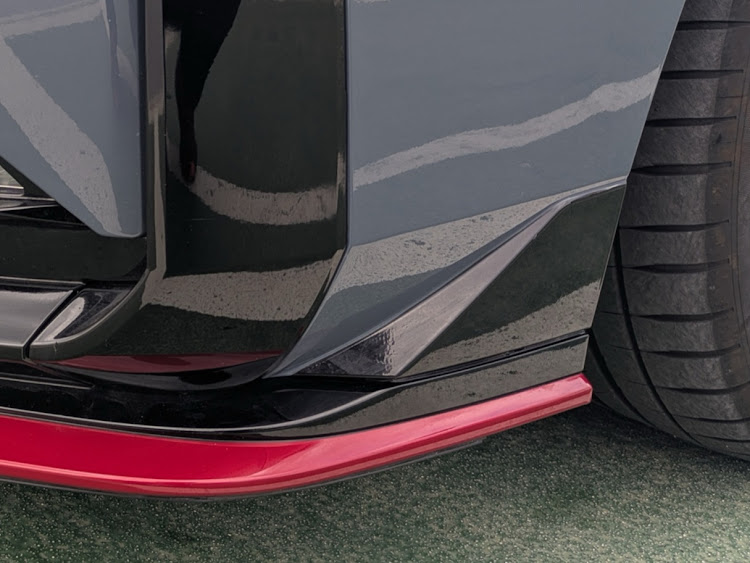 ノート オーラのNISMO tuned e-POWER 4WD・部分ブラック化に関するカスタム事例の投稿画像3枚目