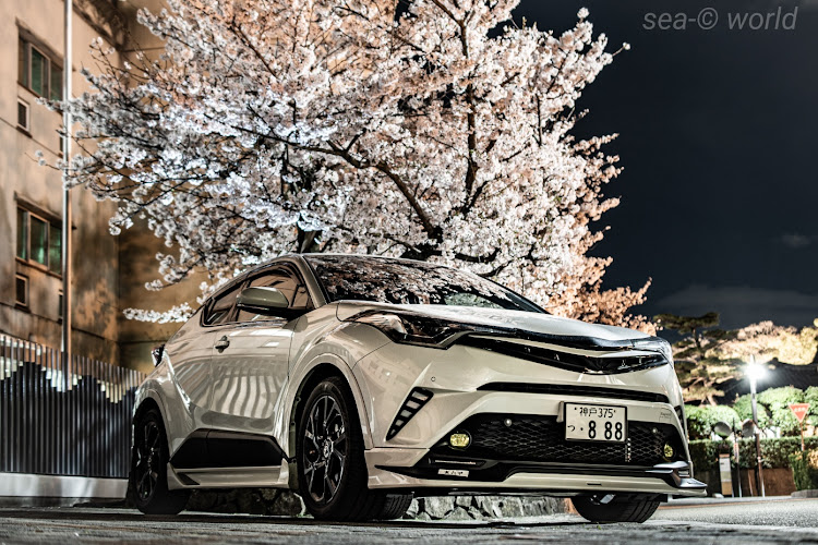 C-HRの桜とコラボ🌸・discover＿ct・サクラと愛車・夜桜・闇活に関するカスタム事例の投稿画像2枚目