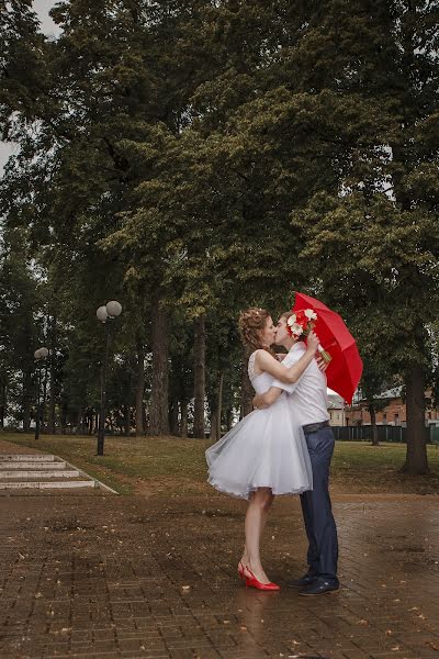 Wedding photographer Valentina Baturina (valentinalucky). Photo of 16 August 2015