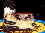 EXTREME OREO CHEESECAKE -CHEESECAKE FACTORY COPYCAT was pinched from <a href="http://www.hugsandcookiesxoxo.com/2012/07/extreme-oreo-cheesecake-cheesecake.html" target="_blank">www.hugsandcookiesxoxo.com.</a>