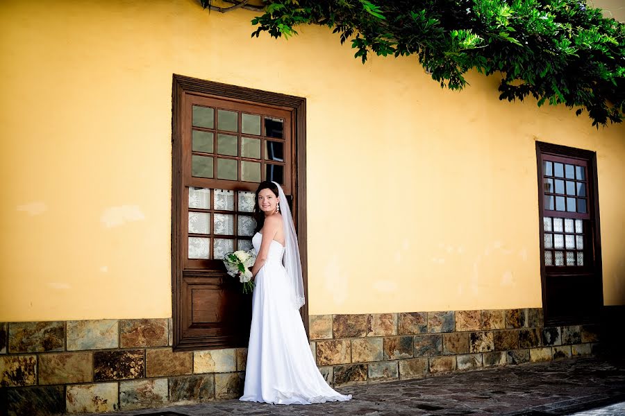 Wedding photographer Lyudmila Bordonos (tenerifefoto). Photo of 25 September 2013