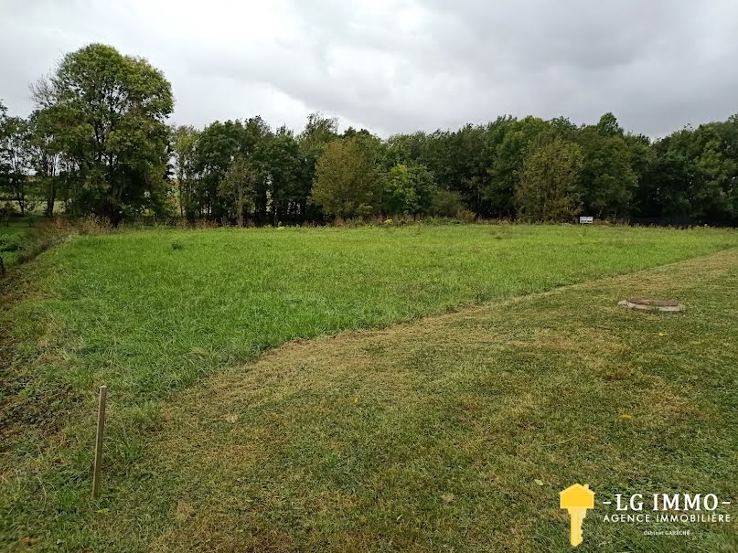 Vente terrain  1078 m² à Saint-Ciers-du-Taillon (17240), 17 000 €