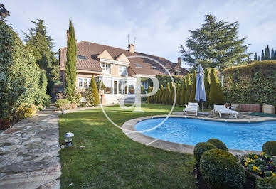 Maison avec piscine et terrasse 2