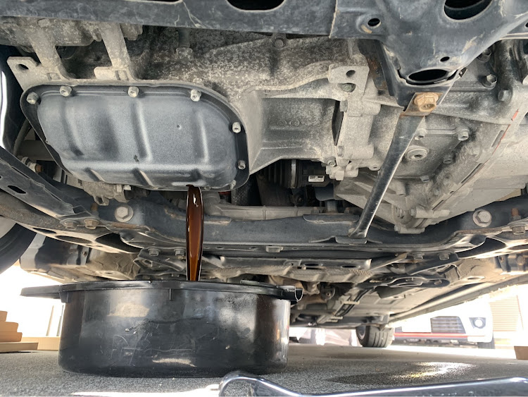 レパおさむさんが投稿した30プリウス・出張オイル交換・シャコタン・普通のオイル・コレでも充分に関するカスタム事例の投稿画像4枚目