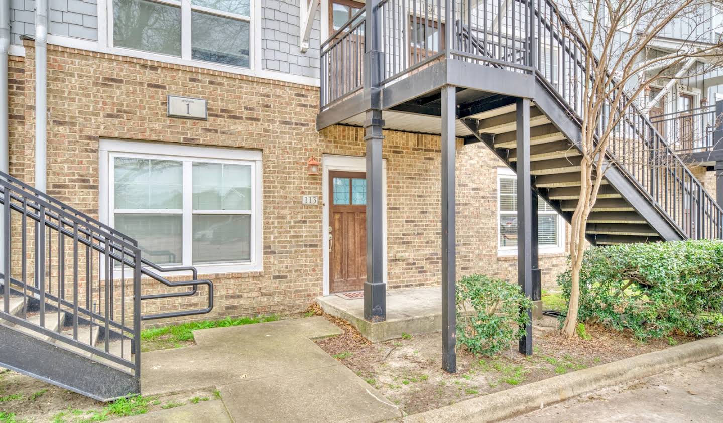 Apartment with pool College Station