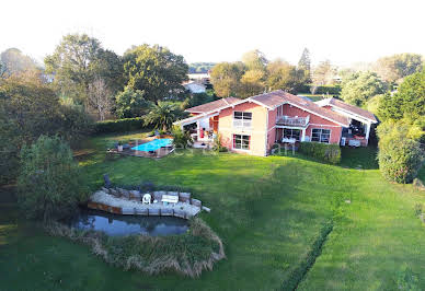 Maison avec piscine et terrasse 19