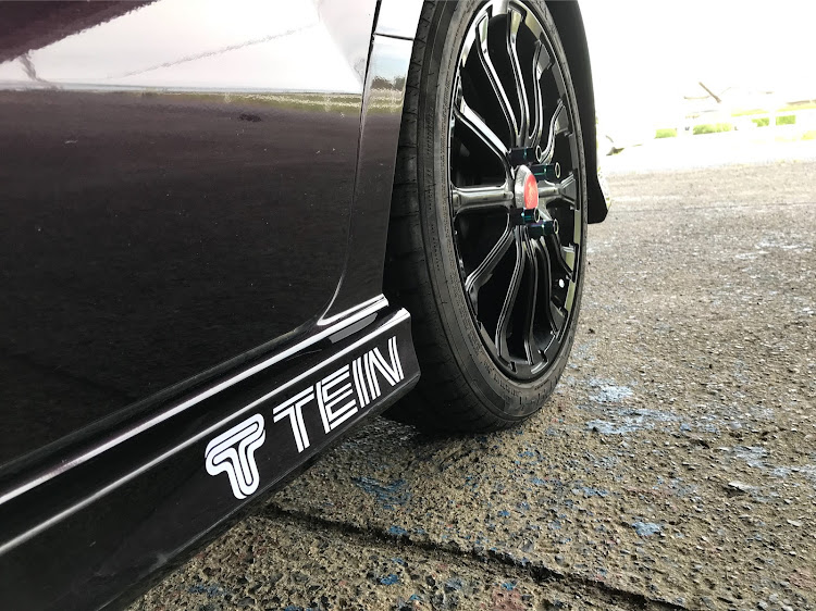 Nボックスカスタムのドライブ・ステッカー・TEIN・Optionに関するカスタム事例の投稿画像1枚目